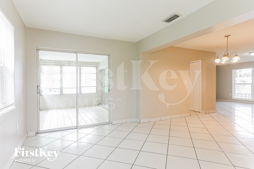 Building Photo - 6891 NW 25th Ct