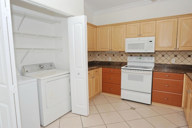 Building Photo - Annual Rental - Single Family Home Naples Park!