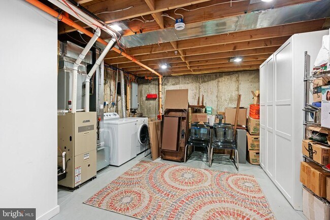 Building Photo - 444 Poplar St