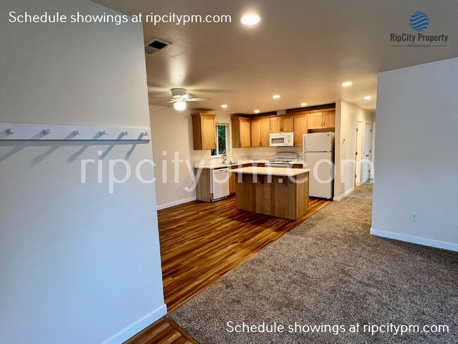 Building Photo - Free Rent! Remodeled 3-Bedroom, 2-Bath Top...