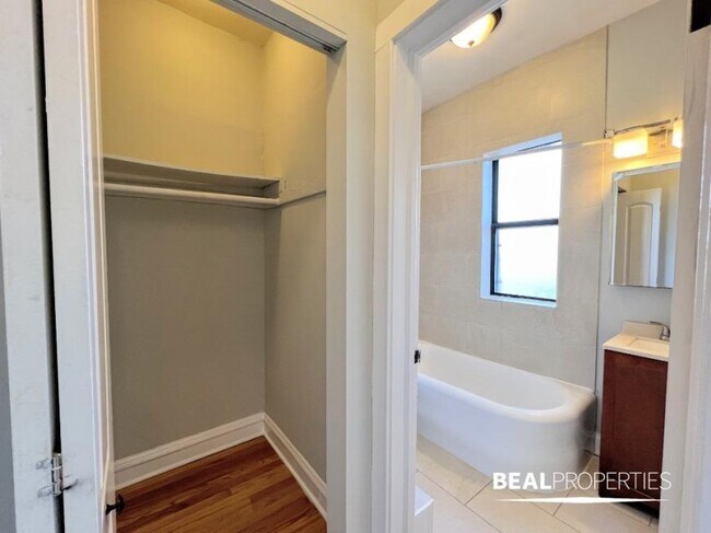Building Photo - 0 bedroom in CHICAGO IL 60640