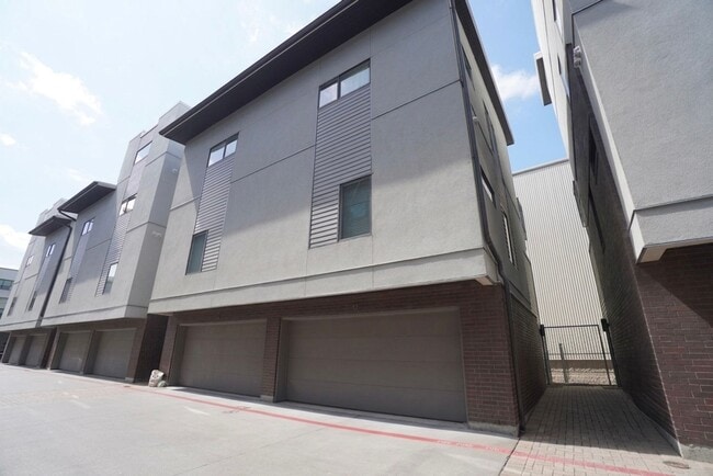 Building Photo - 1702 S Lamar Blvd
