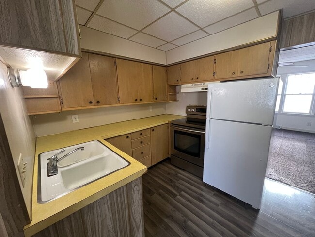 Building Photo - 406 S 6th Ave