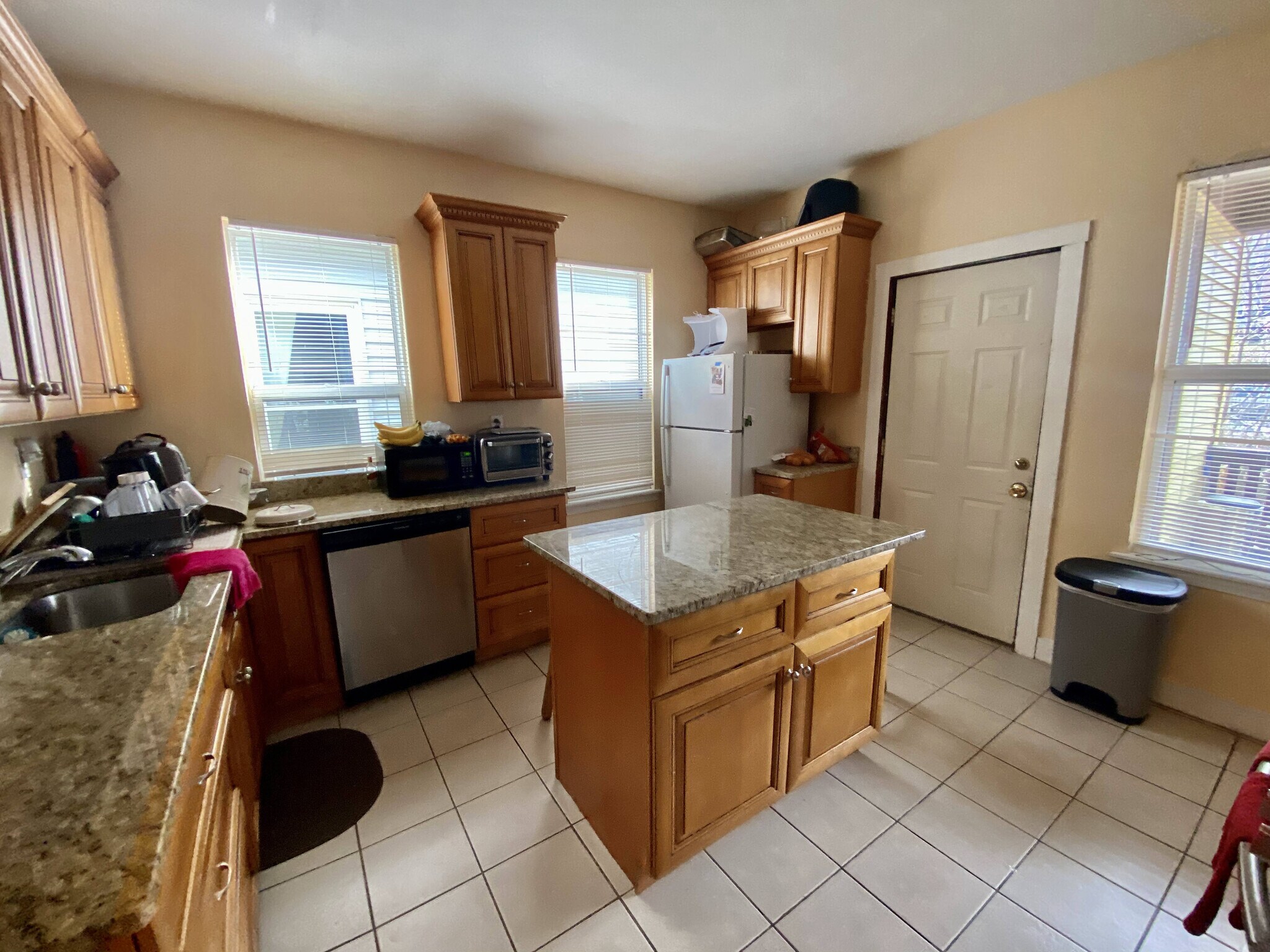 Building Photo - 8 Eldora St