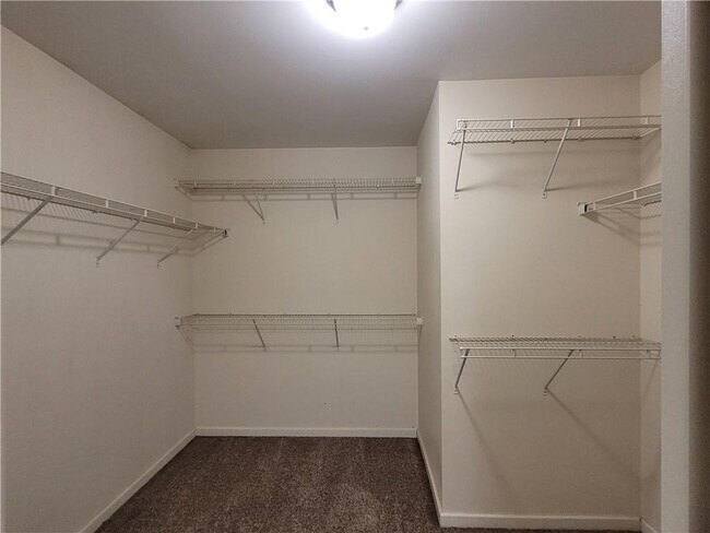 Building Photo - 6010 Stonebrook Ln