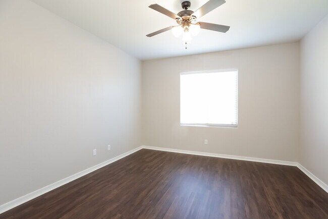 Building Photo - 24656 W Mobile Ln