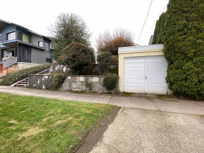 Building Photo - Fantastic Craftsman with great yard elevat...