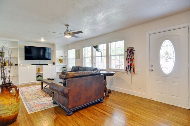 Building Photo - 5421 Fursman Ave