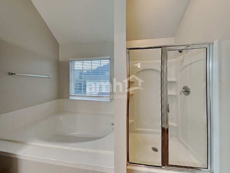 Building Photo - 1309 Bedlington Dr NW