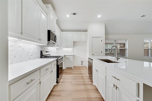 Building Photo - 4703 Sephora Dr