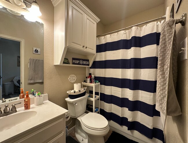 Building Photo - 221 Gurley Ln