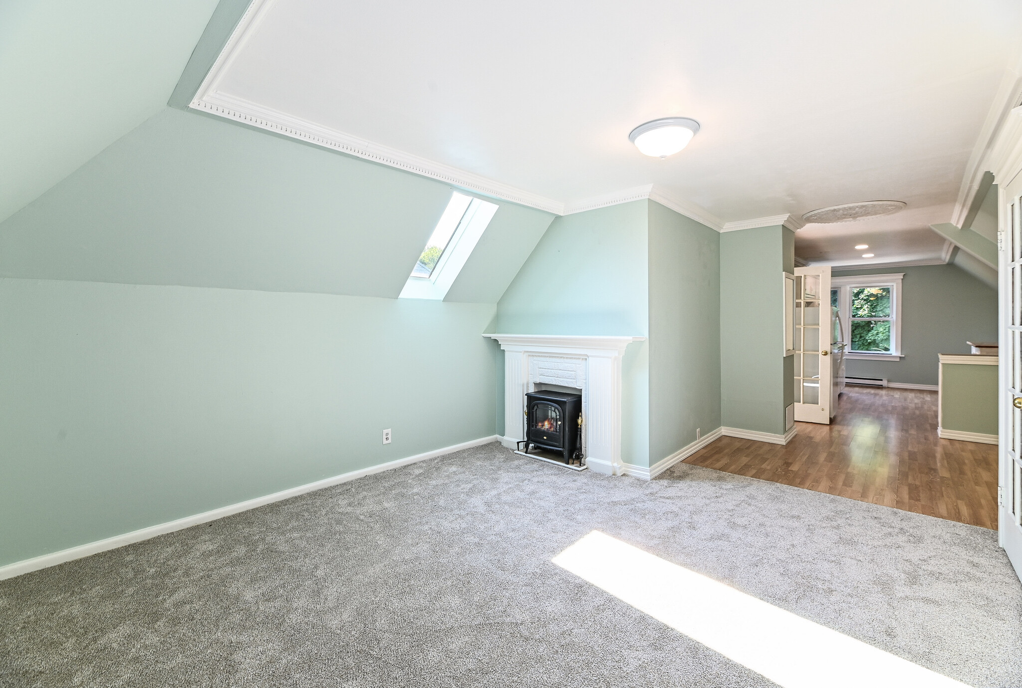 3rd Floor Living - 1821 E Olive St