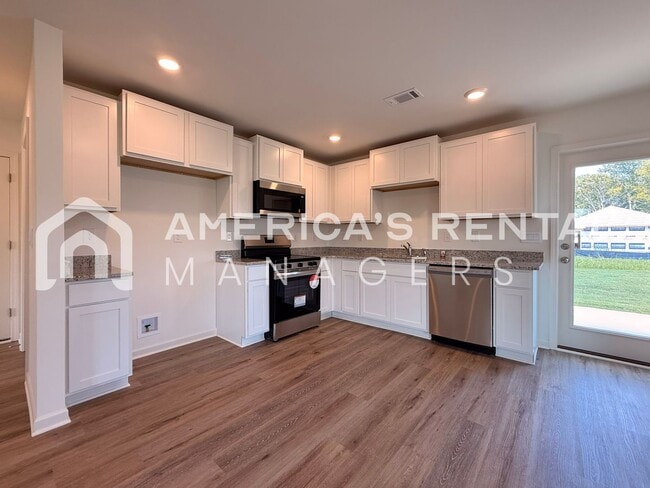 Building Photo - Home in Tuscaloosa -  View with 48 Hours Notice!