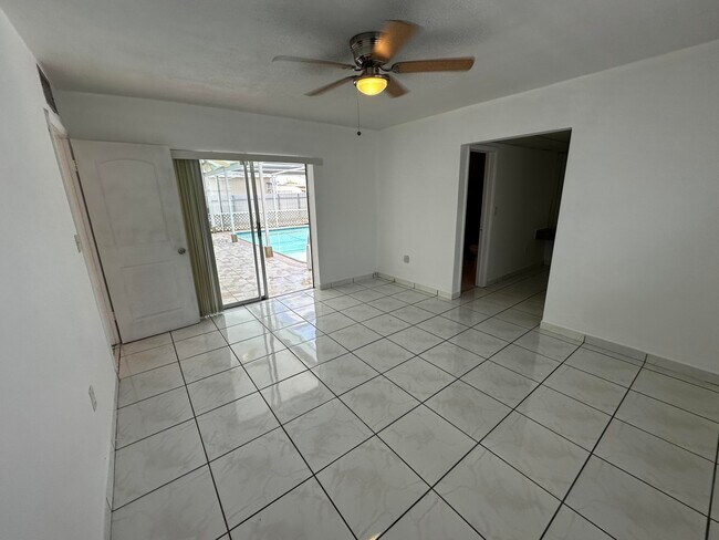 Building Photo - 7725 Grandview Blvd