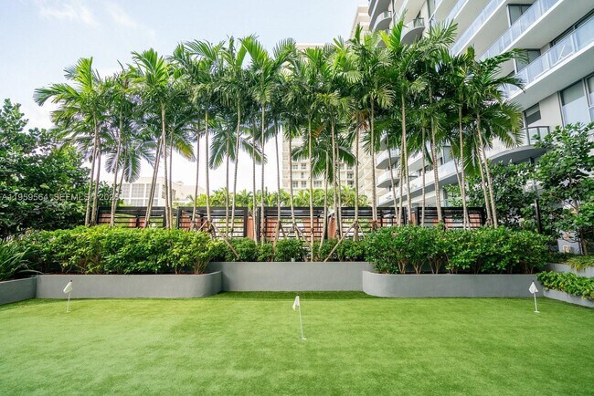 Building Photo - 121 NE 34th St