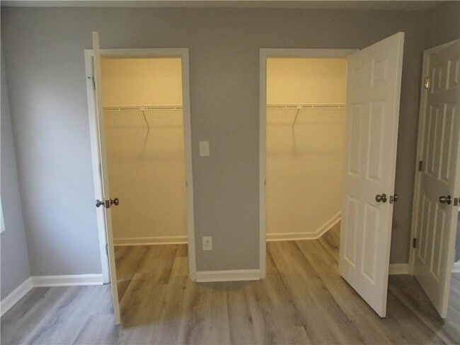 Building Photo - 1774 Twin Brooks Dr SE