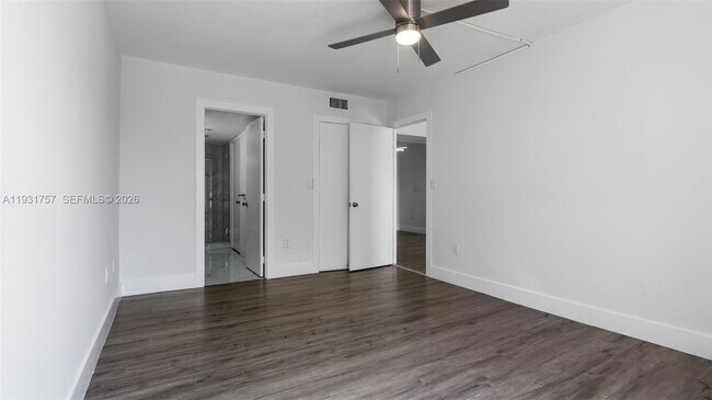 Building Photo - 4158 Inverrary Dr