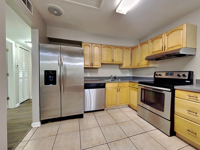 Building Photo - 2511 Green Oak Dr