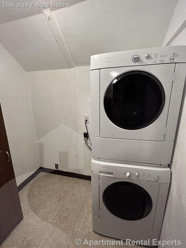 Building Photo - 83 Medford St