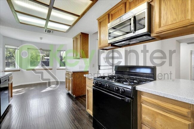 Building Photo - 2624 Walnut Ave