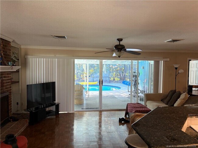 Building Photo - 1346 NW Pine Ridge Trail