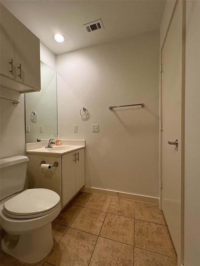 Building Photo - 2918 Commerce St