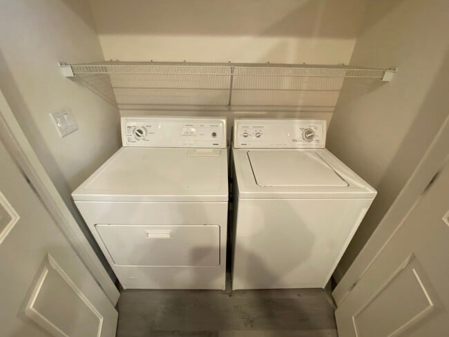 Building Photo - Beautiful 55+ 3 bed/2 bath home located in Aliante