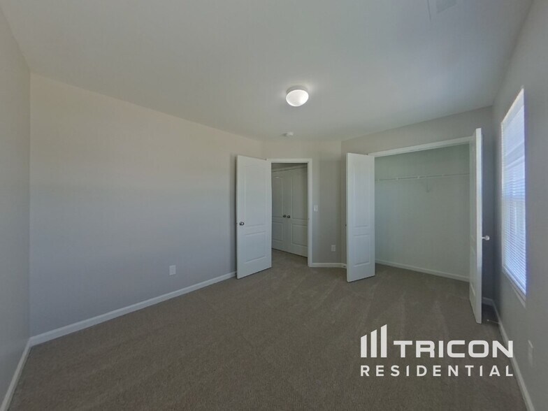 Building Photo - 537 Gentle Breeze Ln