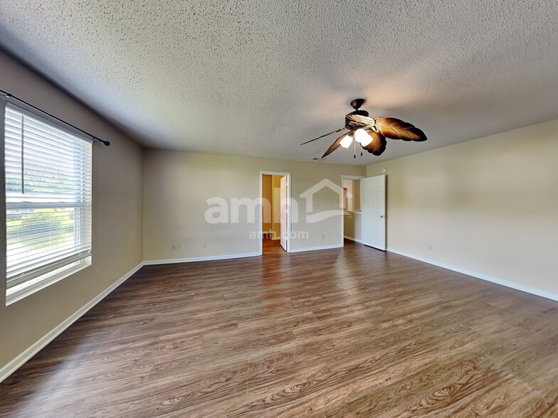 Building Photo - 10352 Fairmont Ln