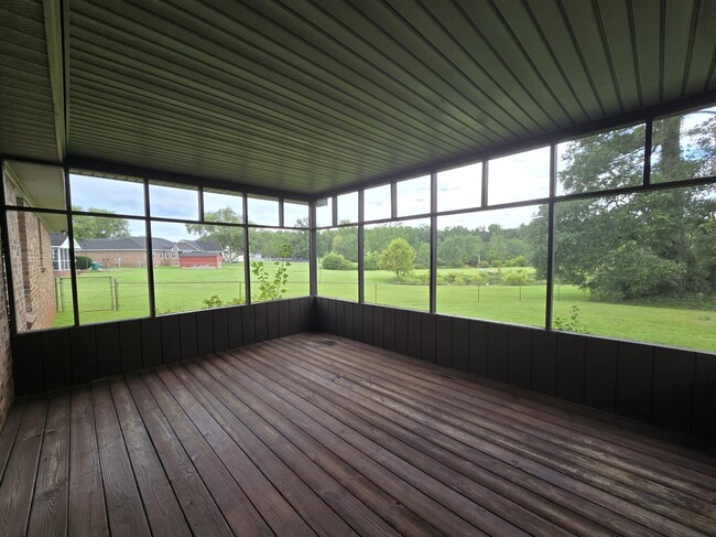 Building Photo - 2660 Nicholson Dr
