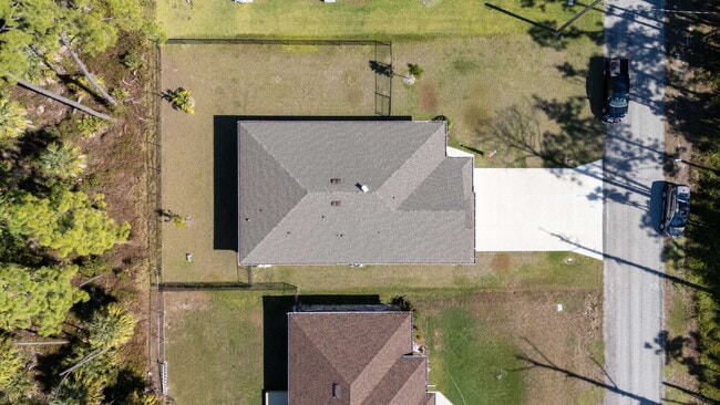 Building Photo - Move in now with zero deposit! This stunni...