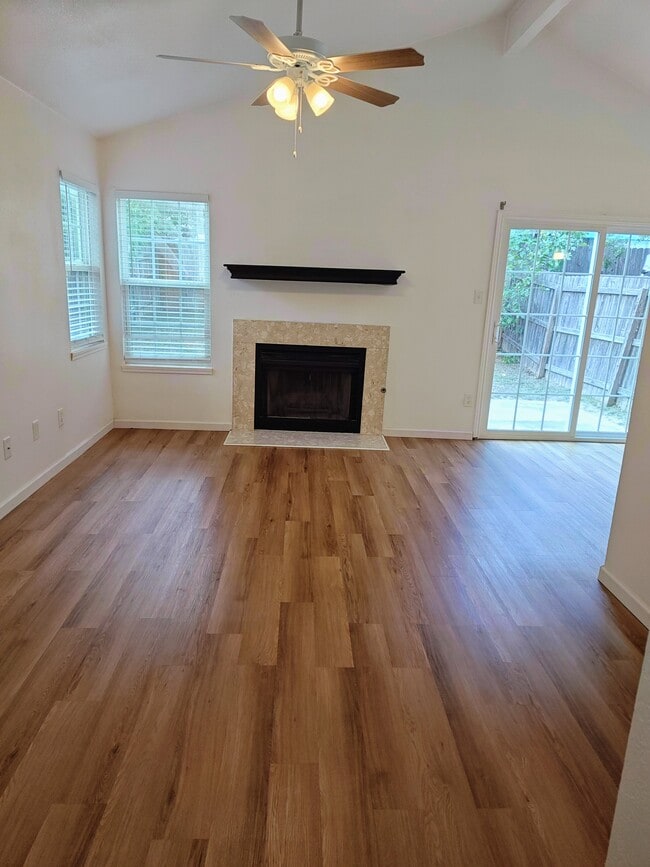 Building Photo - 1222 Royal Crest Dr