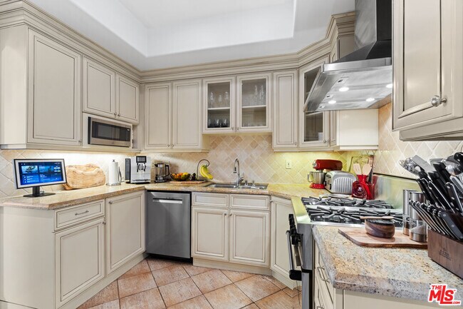 Building Photo - 137 S Spalding Dr