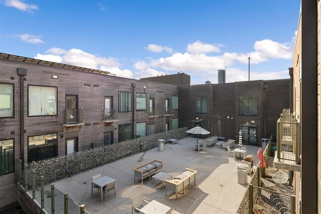 Building Photo - 1800 E 4th St