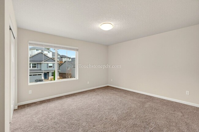 Building Photo - Modern 3BD | 2.5 BA Happy Valley Home On Corner Lot!