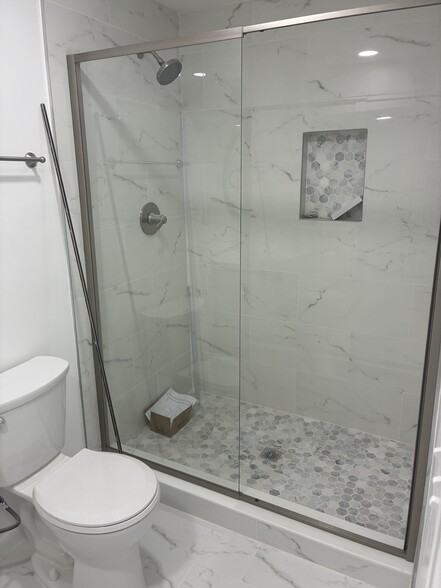 Bathroom shower - 14433 Twig Rd