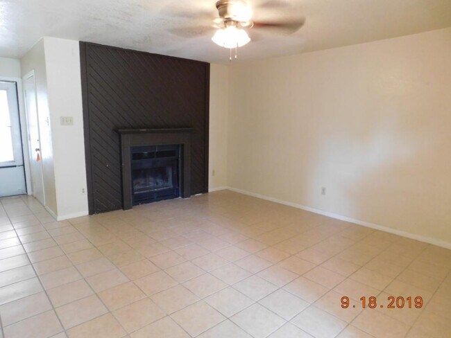 Building Photo - 206 Jason Dr