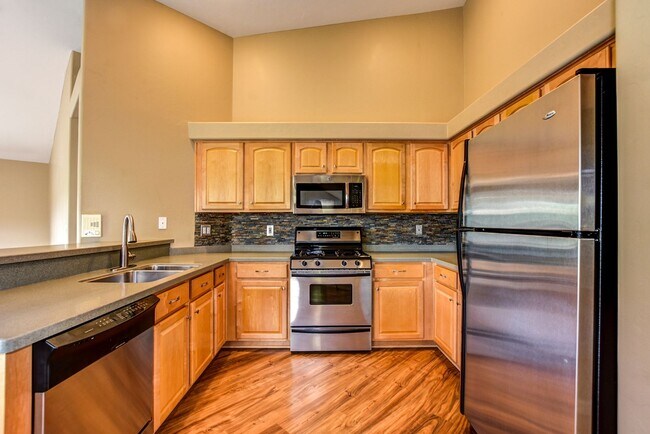 Building Photo - Beautiful 3 Bed, 2 Bath Condo on the Hassaympa Golf Course!