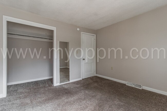 Building Photo - 2 Bedroom Home | Near Offutt Air Force Base