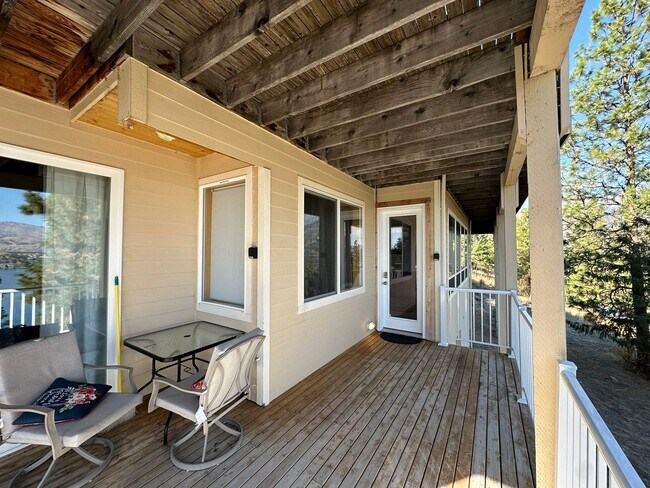 Building Photo - Fully Furnished Home in Chelan!  Reduced Price and Half off Deposit!