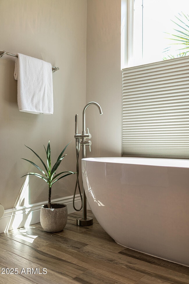 Building Photo - 3801 E Glenrosa Ave