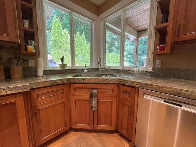 Building Photo - Forest-View Luxury Home with 5 Bedrooms, Luxury Primary Suite & Gourmet Kitchen