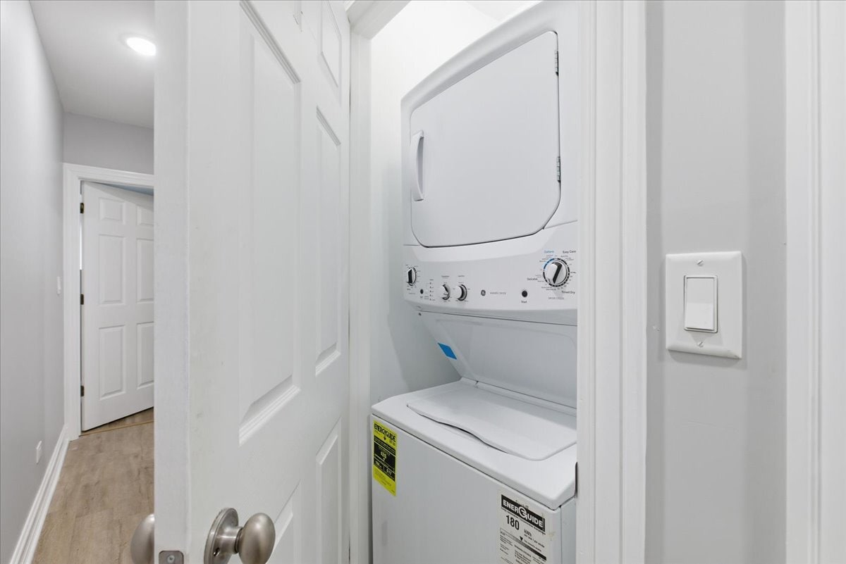 Building Photo - 1048 N Lawndale Ave