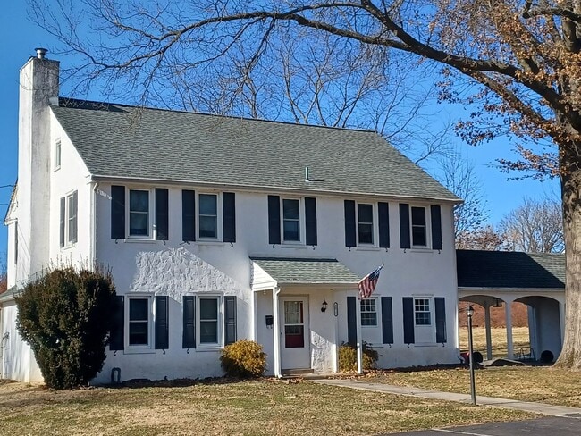 Primary Photo - 311 Main St