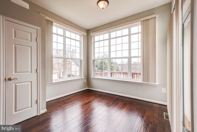 Building Photo - 6160 Cinnamon Ct