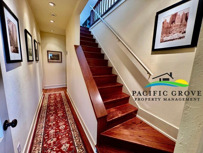 Building Photo - Lovely Ocean View Home Available NOW!