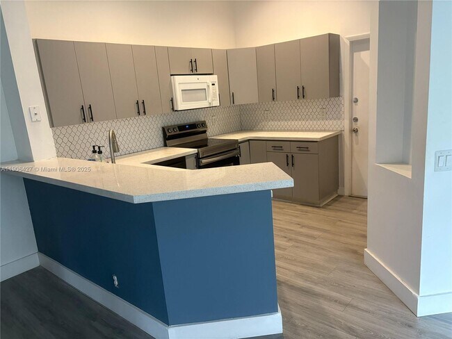 Building Photo - 1499 Presidio Dr