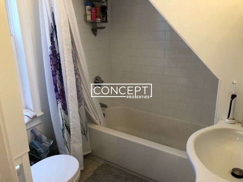 Building Photo - 8 Claremon St