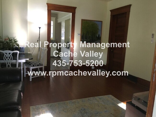 Building Photo - Charming 4 bedroom house. Available in Jul...