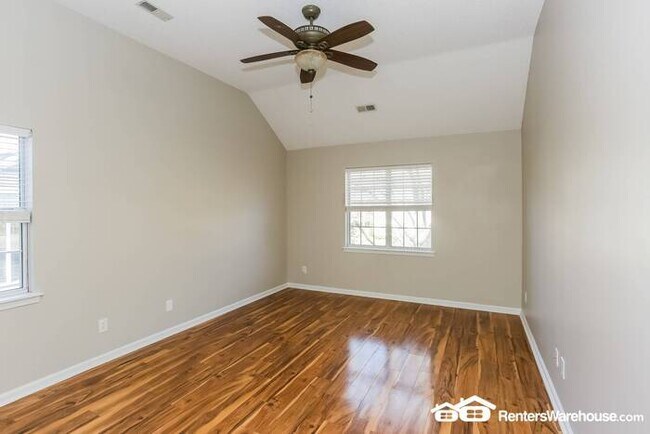 Building Photo - This 4 bedroom,  2.5 bathroom property is ...